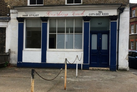 Chaps and Dames salon front